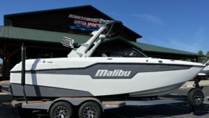 (W1368) 2023 Malibu Boats M220